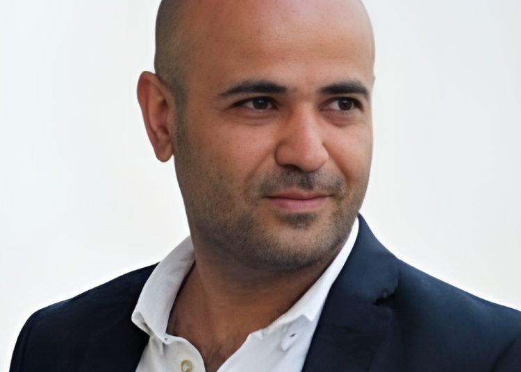 «مبانی تاریکی» روی صحنه می‌رود