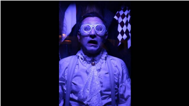   بازی در ۳۰ شخصیت متفاوت و چالش‌های بازیگر