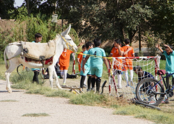 وقتی پدر و مادر برای فرزندانشان در سینما نقش می‌خرند