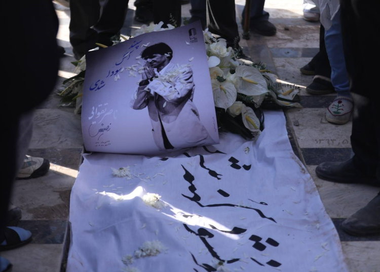  سکوت کنیم و صدای صداقت و شرافت را بشنویم