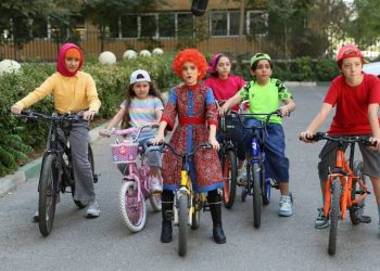 کارگردانی که میانه دو نسل را می‌گیرد