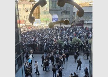 ثبات با انکار واقعیت شکل نمی‌گیرد