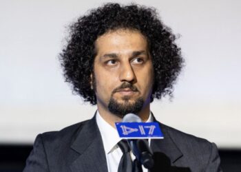 «داستان‌های موازی»؛ چشم‌چرانیِ وراثتی